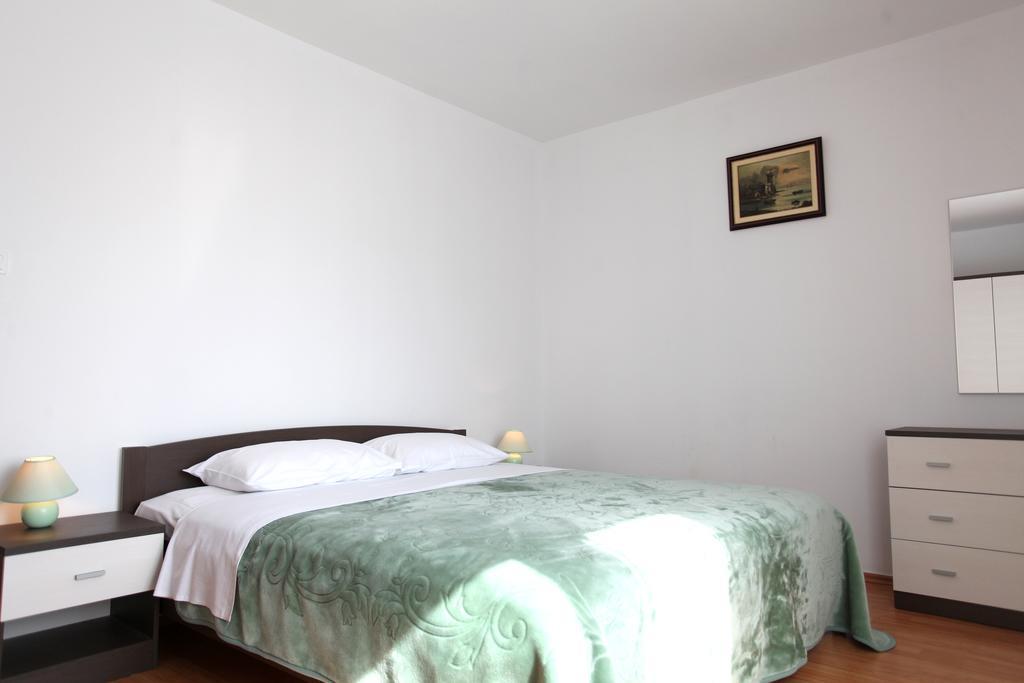 Apartments Ellen Баньоле Екстер'єр фото