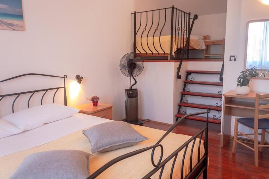 Apartments Ellen Баньоле Екстер'єр фото