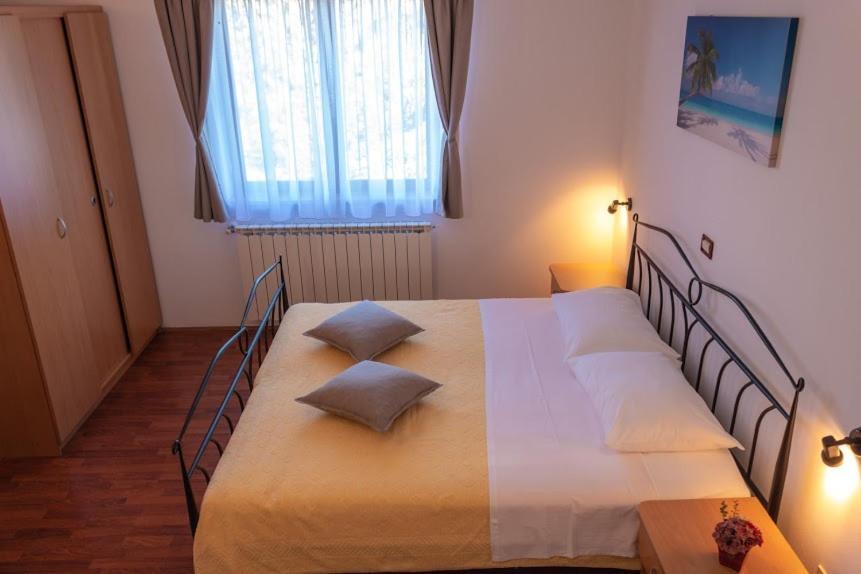 Apartments Ellen Баньоле Екстер'єр фото