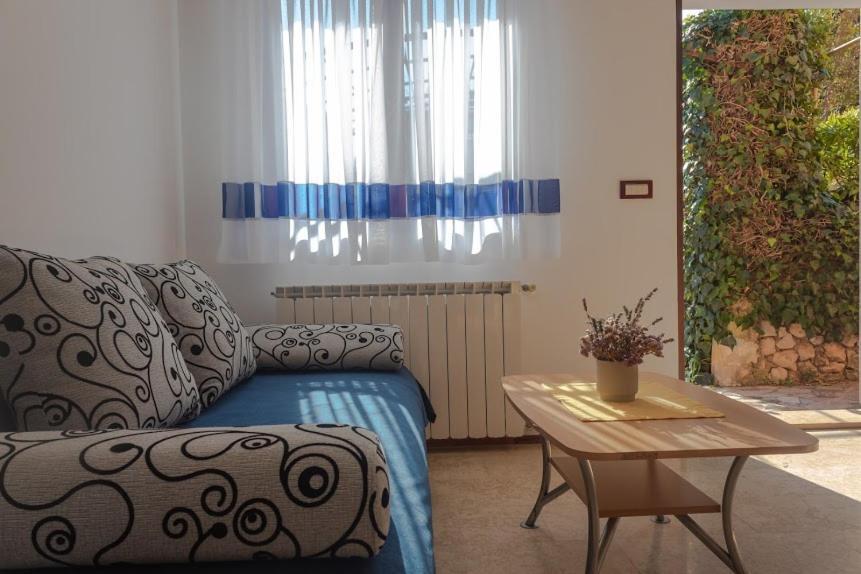 Apartments Ellen Баньоле Екстер'єр фото