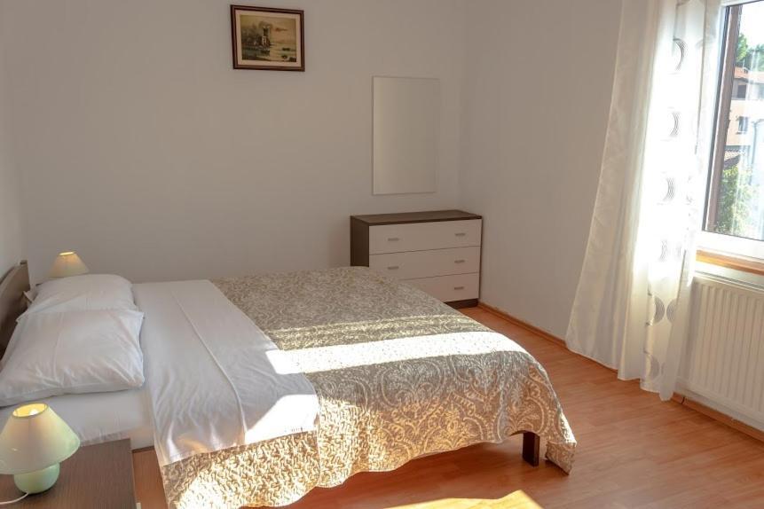 Apartments Ellen Баньоле Екстер'єр фото