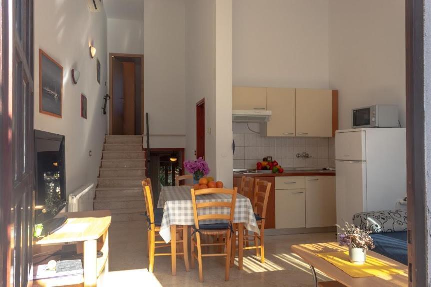 Apartments Ellen Баньоле Екстер'єр фото